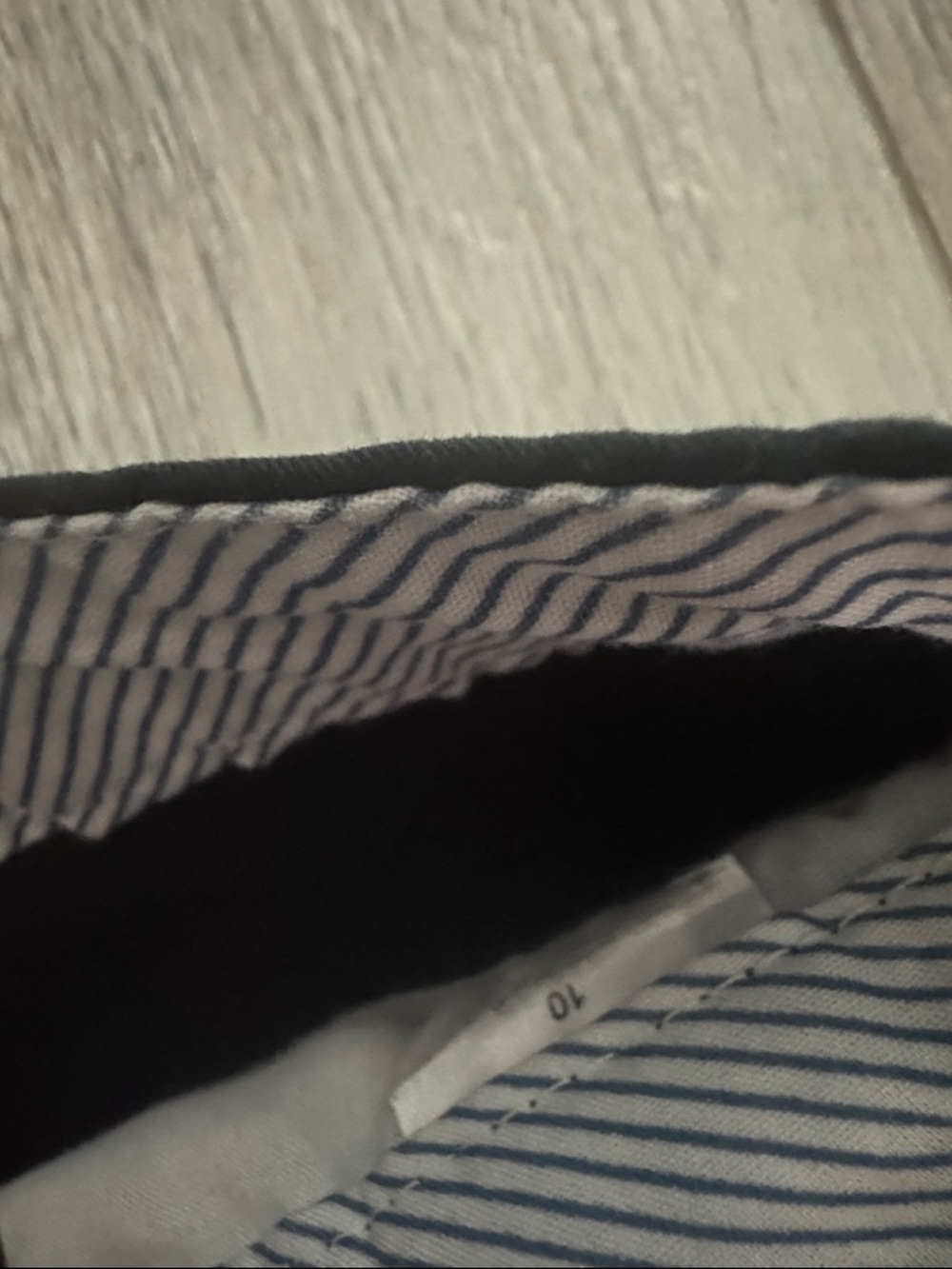 EUC Old Navy Black Women’s Everyday Shorts Size 10 - Picture 3 of 7